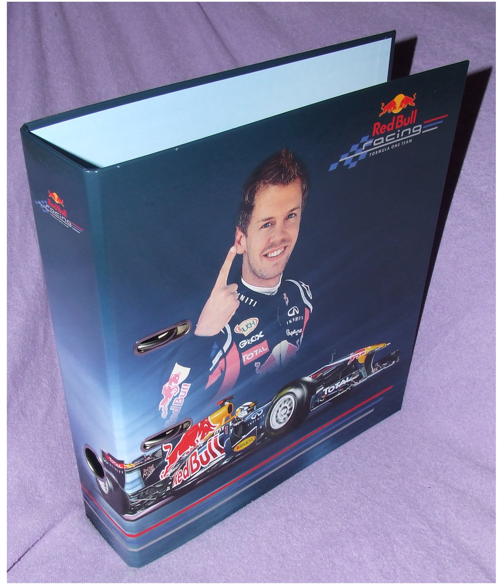 www.g-kauft.de - Bild zu YYQQ3 Werbeartikel Sebastian Vettel Aktenordner
